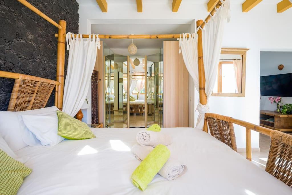 Villa La Isla By Rentaholidayslanzarote Playa Blanca  Exterior photo