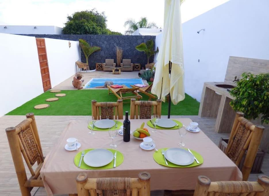 Villa La Isla By Rentaholidayslanzarote Playa Blanca  Exterior photo